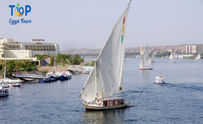 Dahshour Pyramids Tour and Nile Felucca Ride