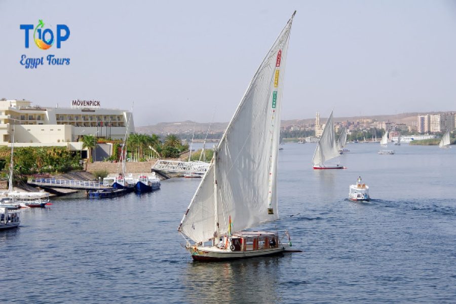 Dahshour Pyramids Tour and Nile Felucca Ride