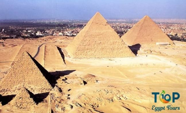 Day Tour to Giza Pyramids Museum of Egyptian and Old Cairo