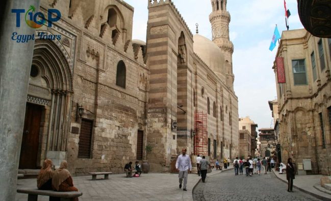 Private Half-Day Food Tour in Cairo-Al Moaz Street