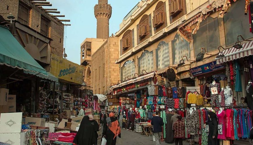 Immersing Yourself in the Vibrant Cairo Street Scene